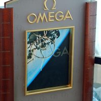 omega cartello vetrina