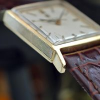 Omega Carrè in Oro